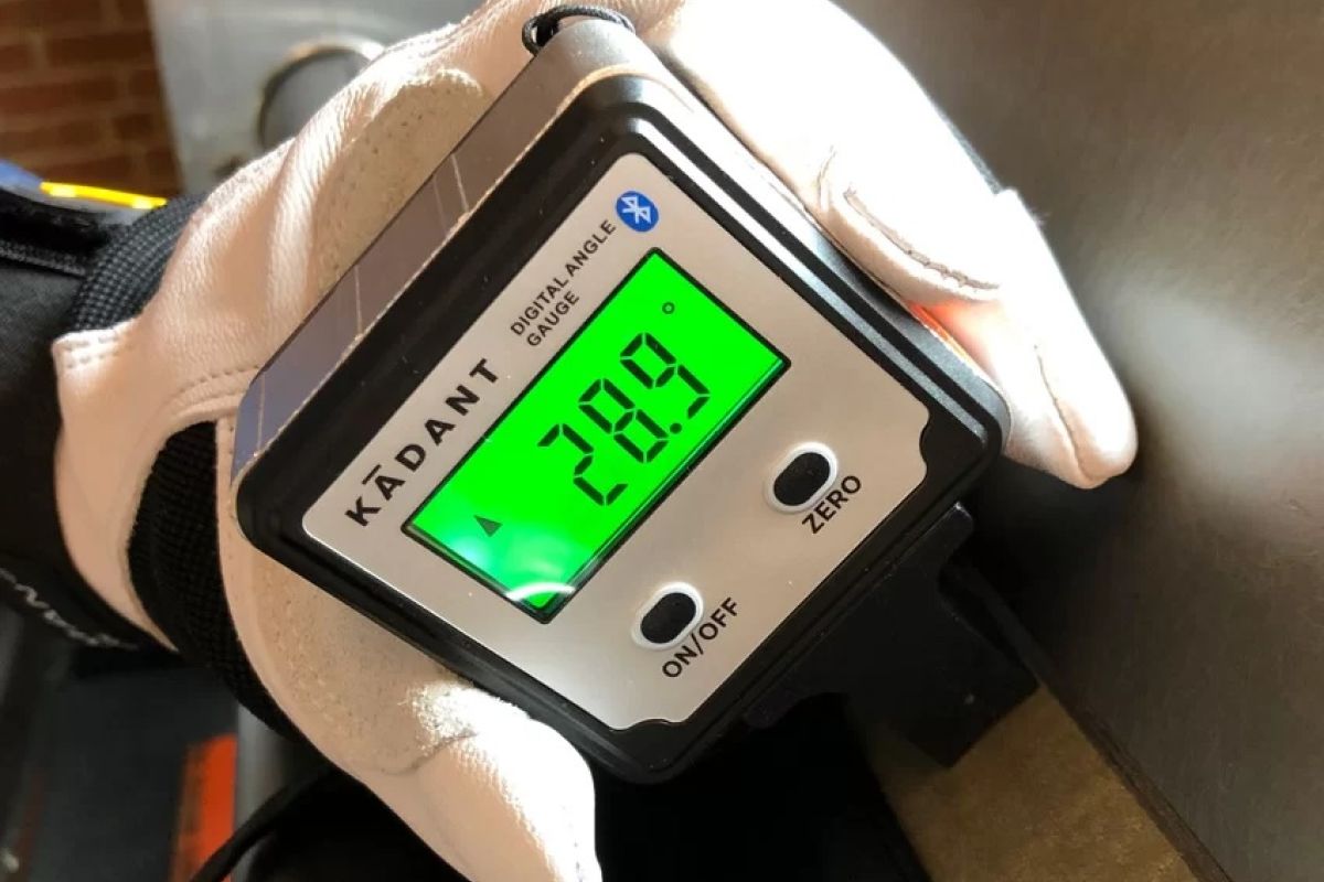 How to Check Blade Alignment Using the Digital AngleSet™ Gauge